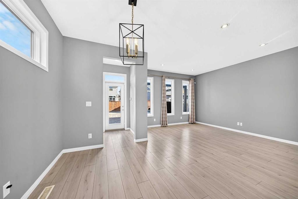 682 Redstone Drive Ne, Calgary, AB