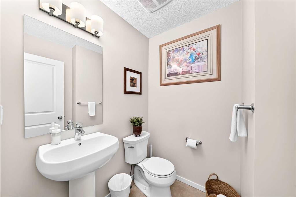 41 Sunvalley Road, Cochrane, AB