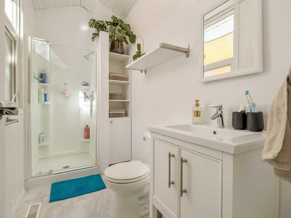633 7 Street South, Lethbridge, AB