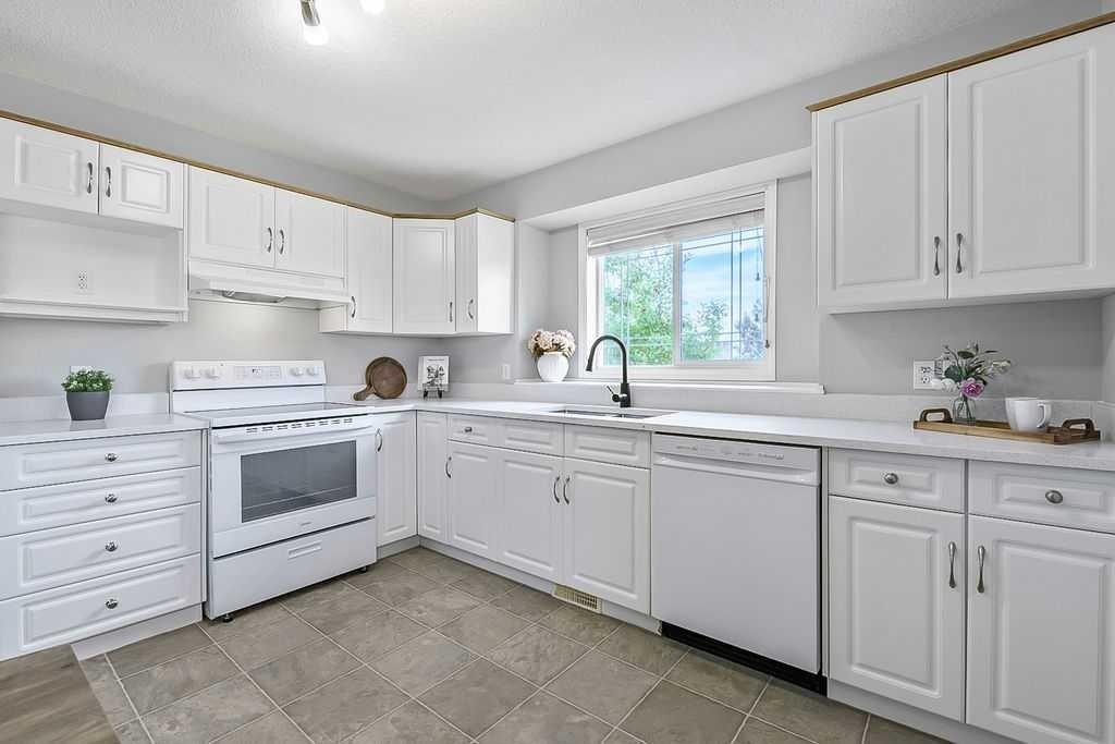 132 Willow Ridge Manor, Diamond Valley, AB