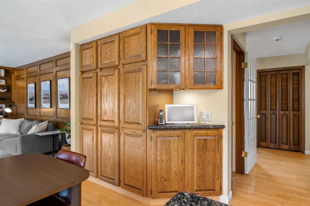 72 Woodacres Crescent Sw, Calgary, AB