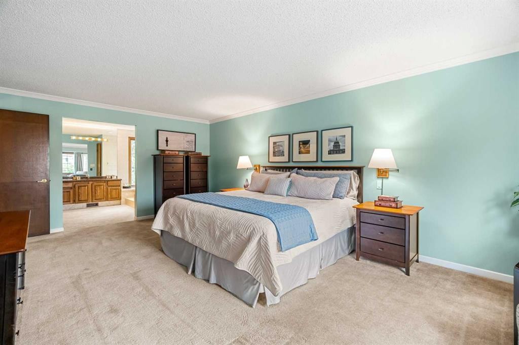 72 Woodacres Crescent Sw, Calgary, AB