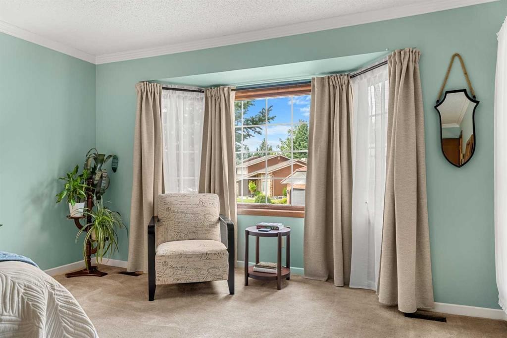 72 Woodacres Crescent Sw, Calgary, AB