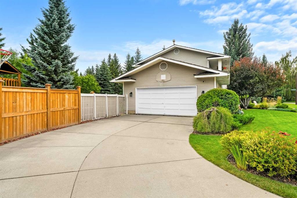 72 Woodacres Crescent Sw, Calgary, AB