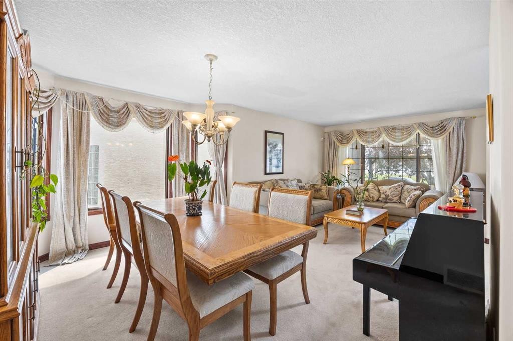 10385 Hamptons Boulevard Nw, Calgary, AB - Indoor Photo Showing Dining Room