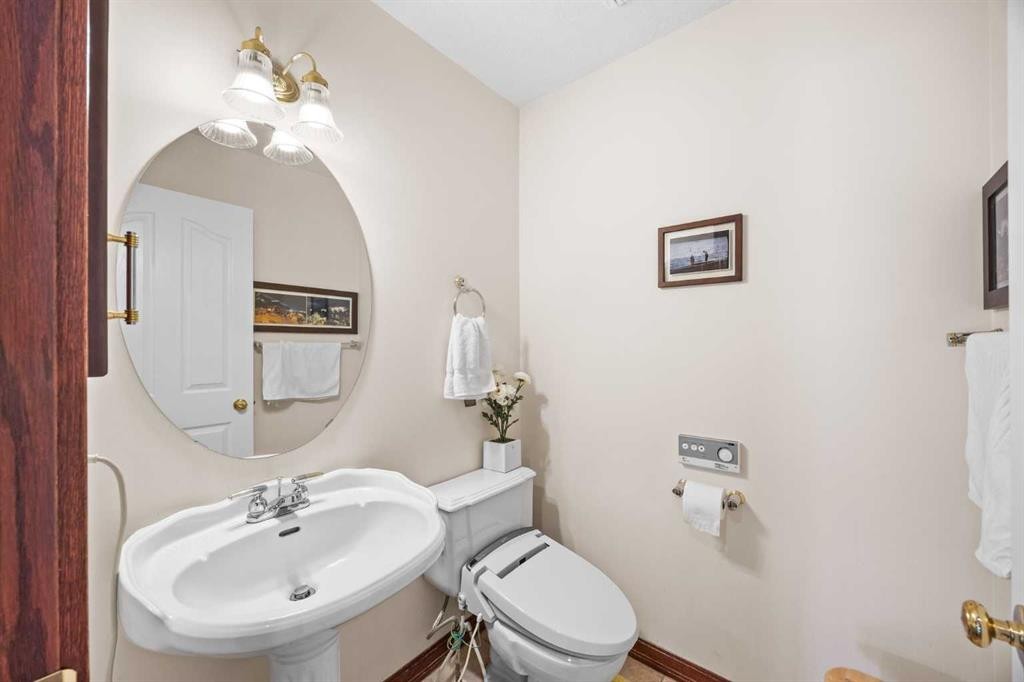 10385 Hamptons Boulevard Nw, Calgary, AB - Indoor Photo Showing Bathroom