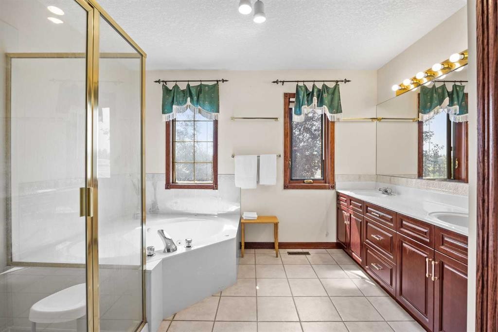 10385 Hamptons Boulevard Nw, Calgary, AB - Indoor Photo Showing Bathroom