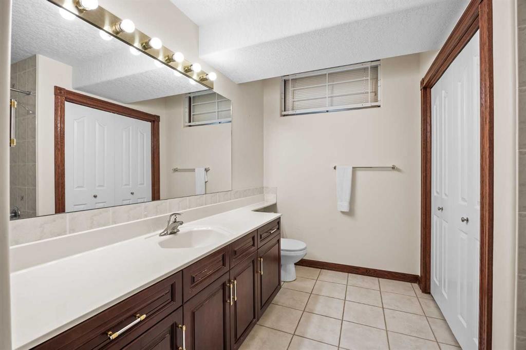 10385 Hamptons Boulevard Nw, Calgary, AB - Indoor Photo Showing Bathroom