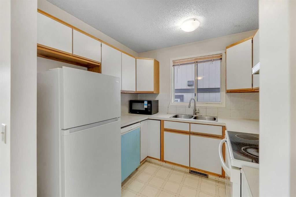 4736 17 Avenue Nw, Calgary, AB