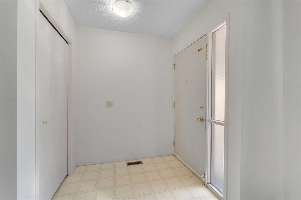 4736 17 Avenue Nw, Calgary, AB