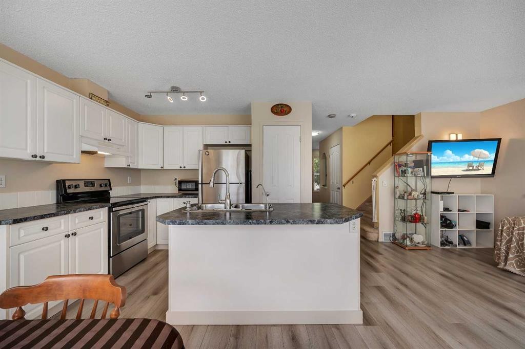 120 Rocky Vista Circle Nw, Calgary, AB