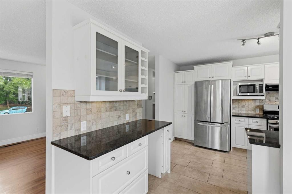 2835 63 Avenue Sw, Calgary, AB