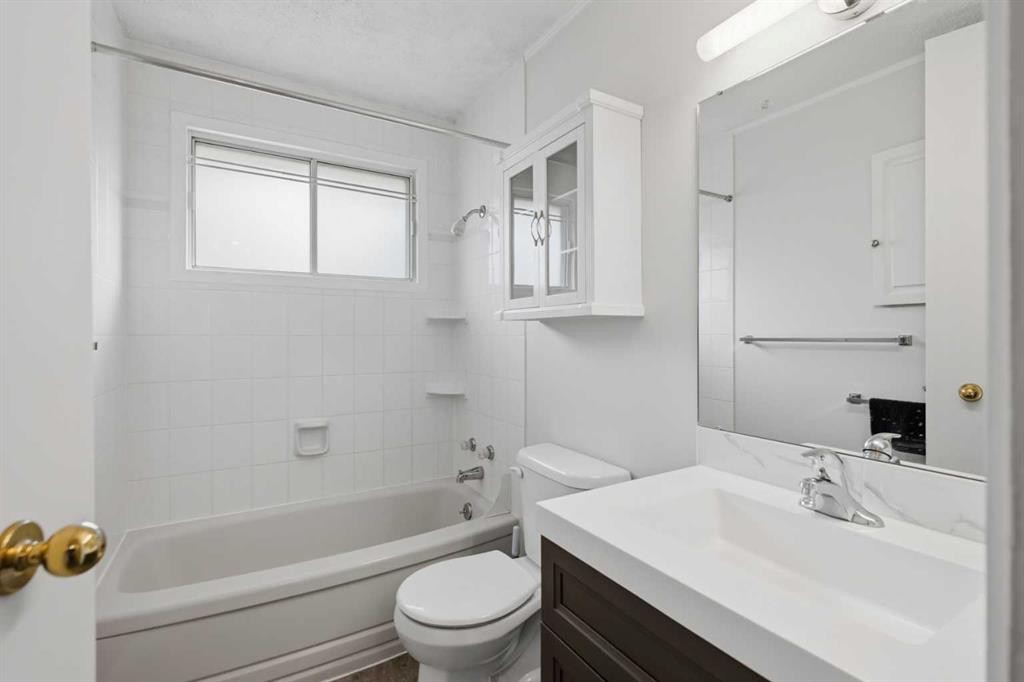 2835 63 Avenue Sw, Calgary, AB