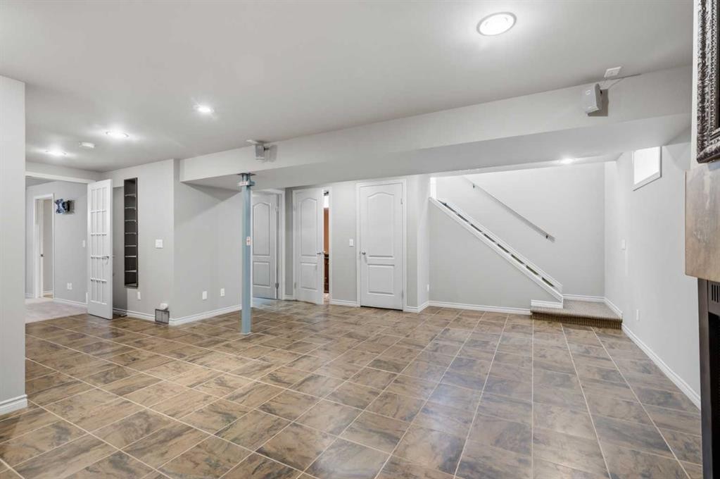 2835 63 Avenue Sw, Calgary, AB