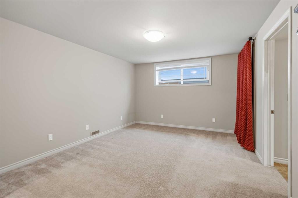 2835 63 Avenue Sw, Calgary, AB
