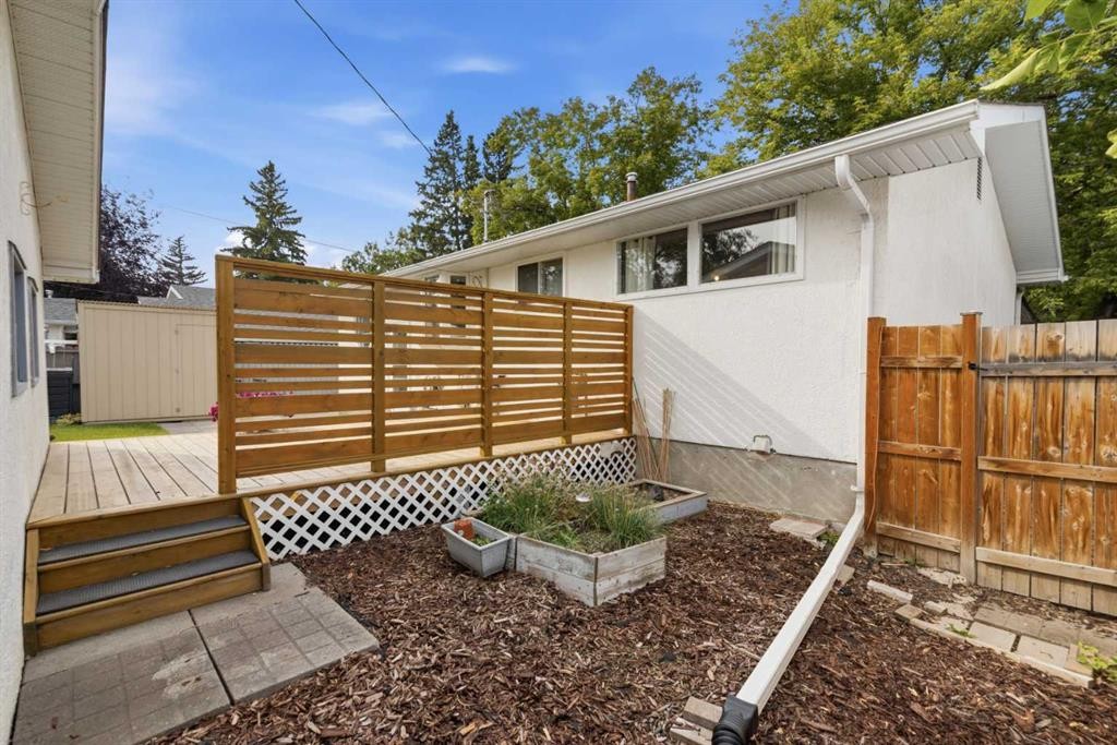 2835 63 Avenue Sw, Calgary, AB