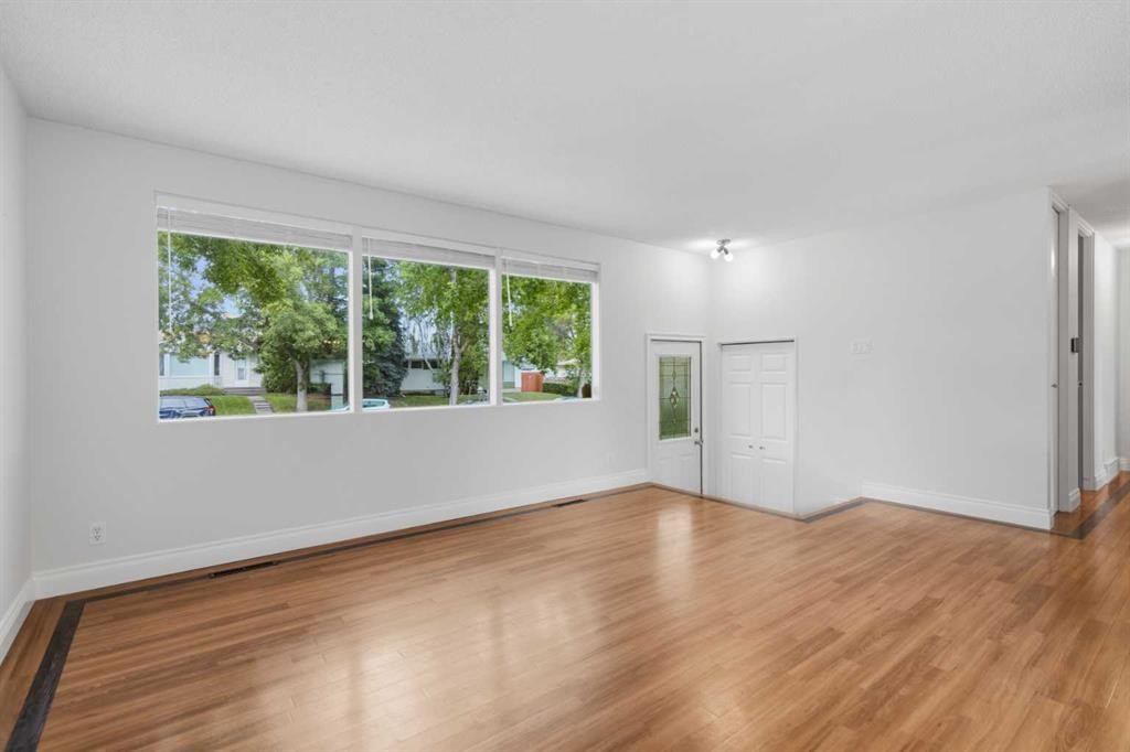 2835 63 Avenue Sw, Calgary, AB