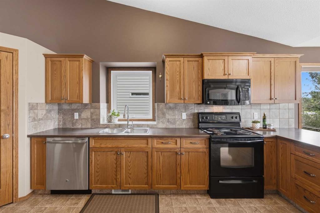 499 Highland Close, Strathmore, AB