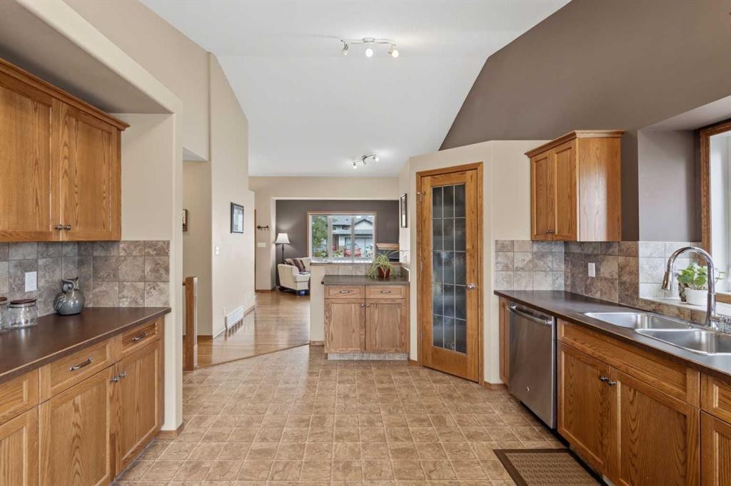 499 Highland Close, Strathmore, AB