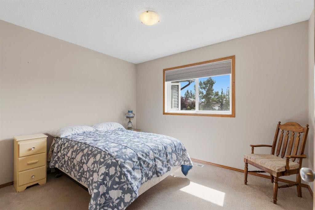 499 Highland Close, Strathmore, AB