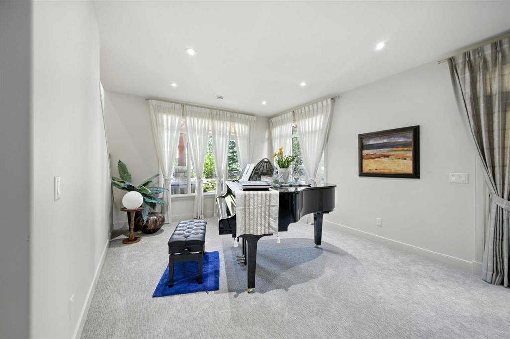 16 Spring Valley Lane Sw, Calgary, AB