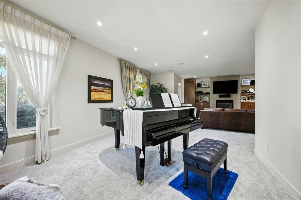 16 Spring Valley Lane Sw, Calgary, AB