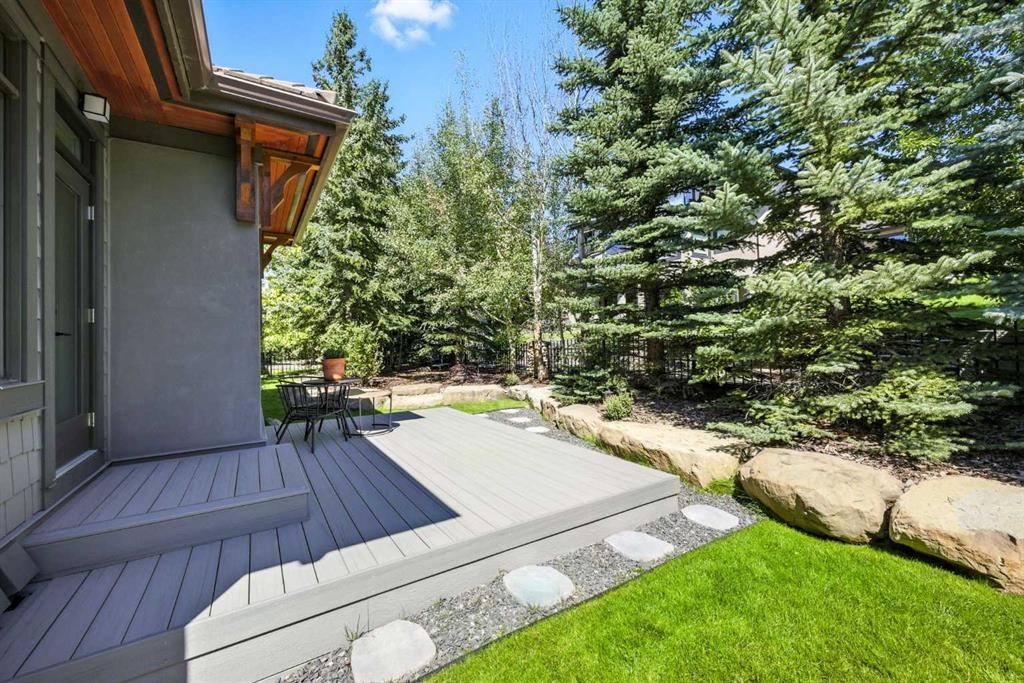 16 Spring Valley Lane Sw, Calgary, AB