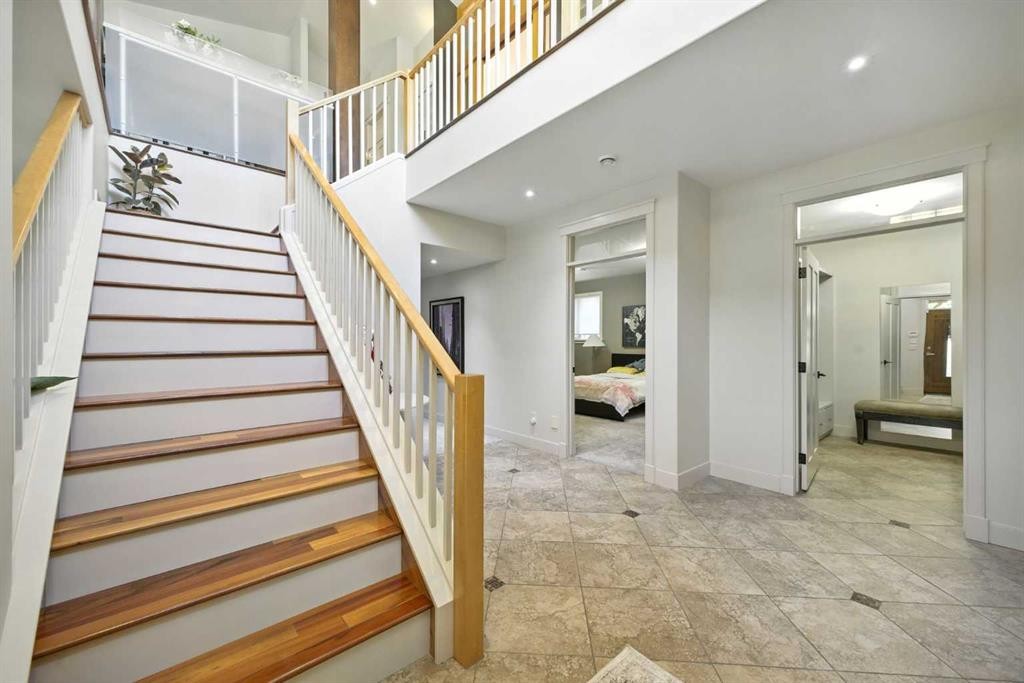 16 Spring Valley Lane Sw, Calgary, AB