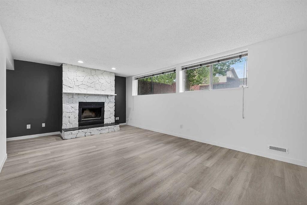 1091 Berkley Drive Nw, Calgary, AB