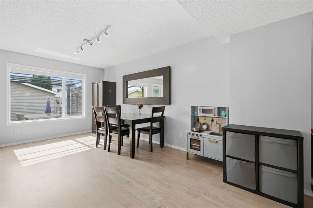 99 Prestwick Circle Se, Calgary, AB