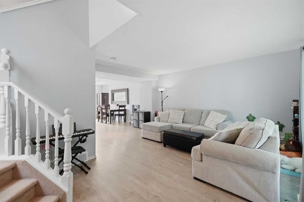 99 Prestwick Circle Se, Calgary, AB