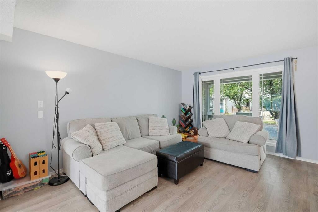 99 Prestwick Circle Se, Calgary, AB