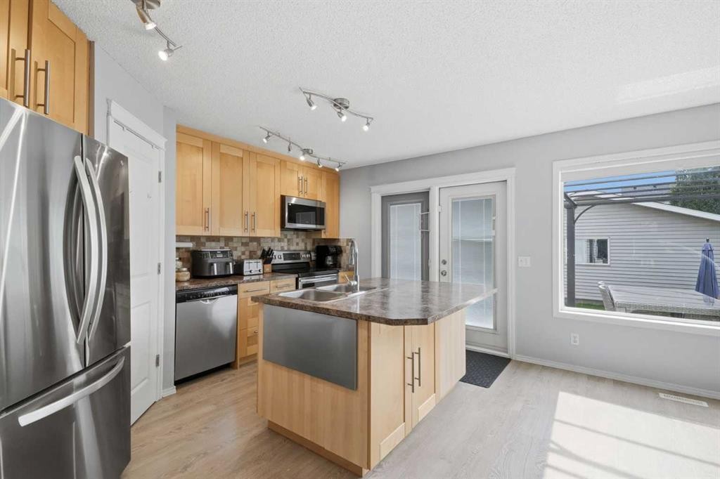 99 Prestwick Circle Se, Calgary, AB