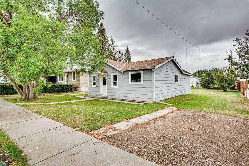 215 2 Avenue Ne, Three Hills, AB