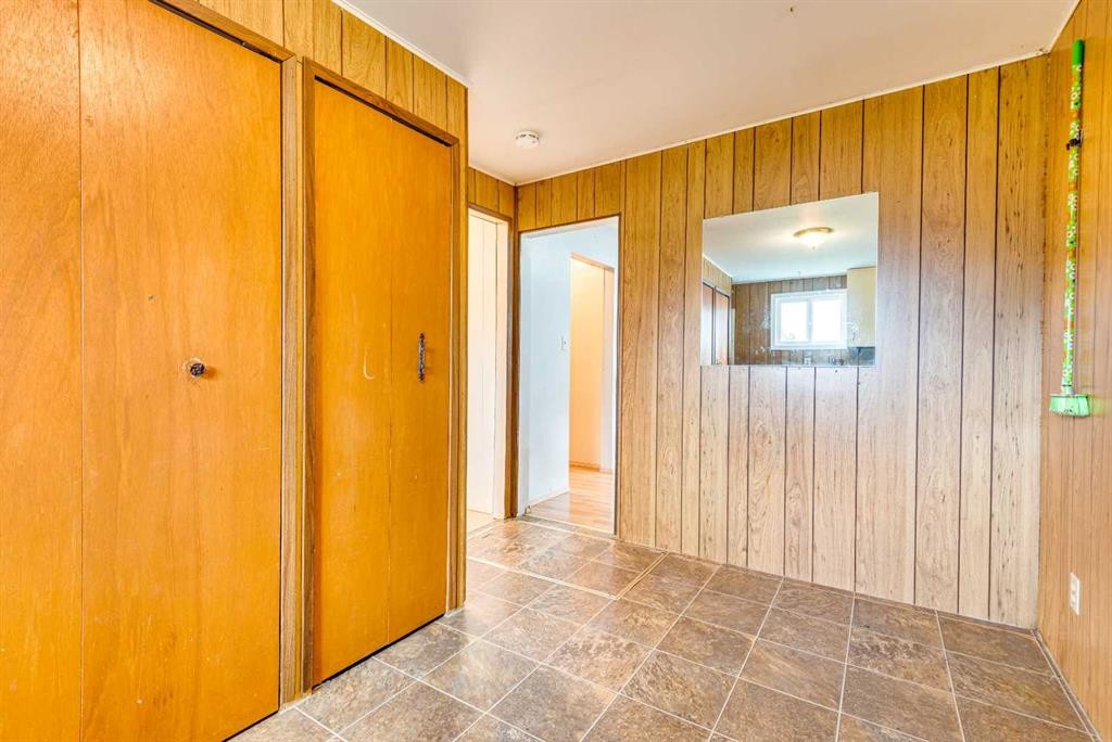 215 2 Avenue Ne, Three Hills, AB