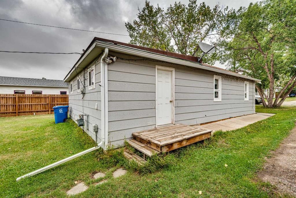 215 2 Avenue Ne, Three Hills, AB