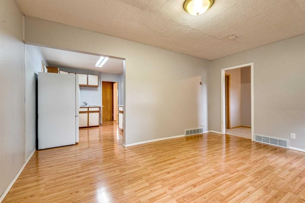 215 2 Avenue Ne, Three Hills, AB