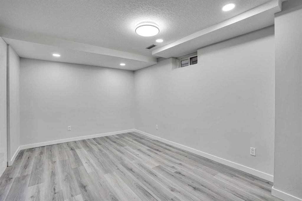 60 Whitaker Close Ne, Calgary, AB