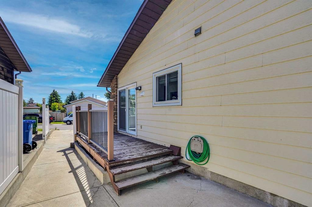 60 Whitaker Close Ne, Calgary, AB