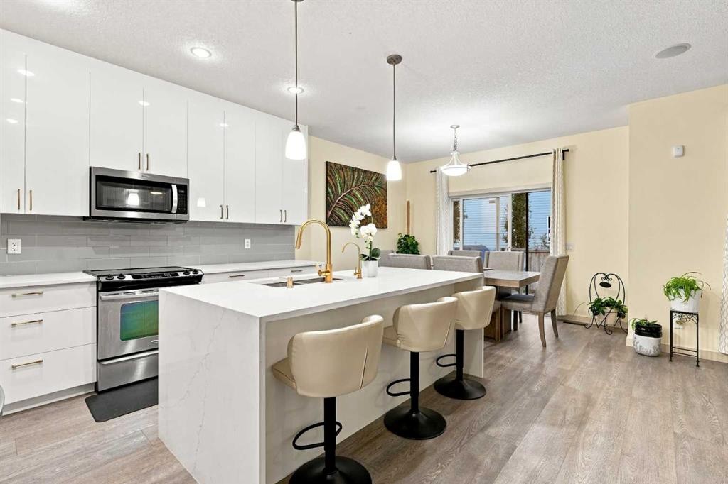 279 Copperpond Circle Se, Calgary, AB