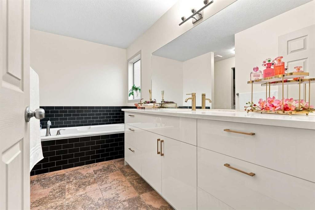 279 Copperpond Circle Se, Calgary, AB