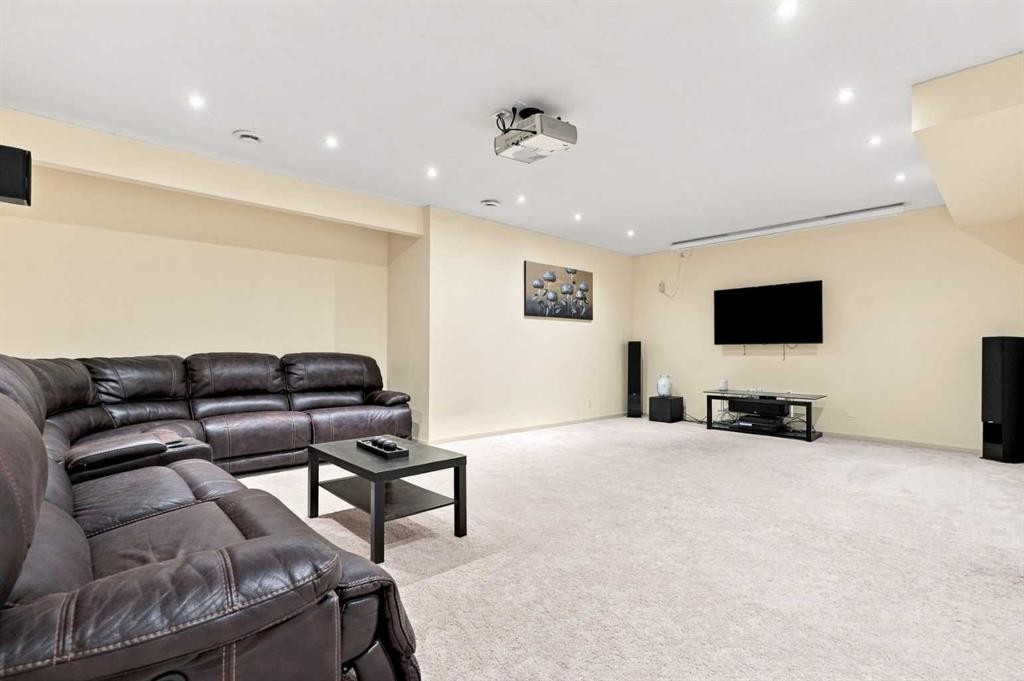 279 Copperpond Circle Se, Calgary, AB