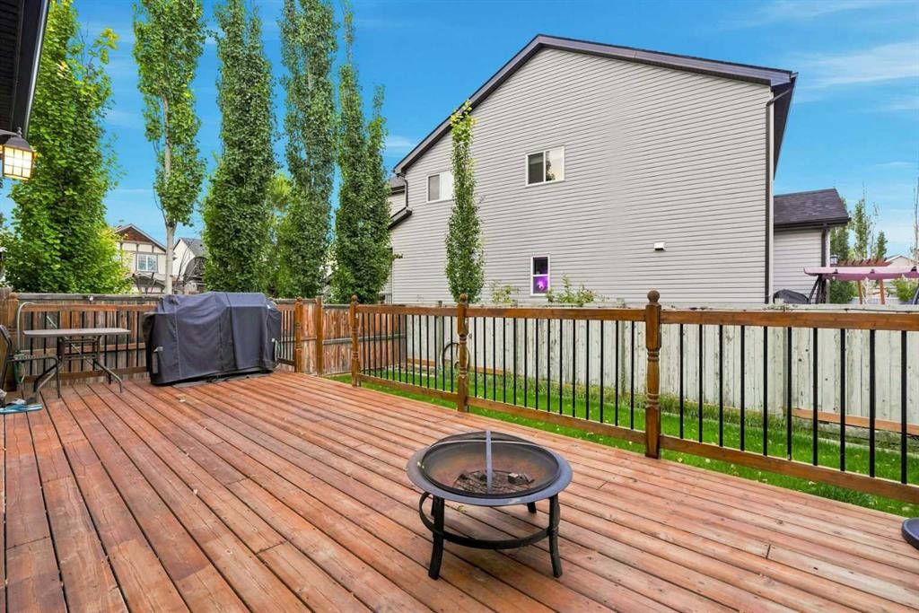 279 Copperpond Circle Se, Calgary, AB