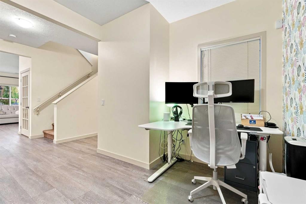 279 Copperpond Circle Se, Calgary, AB