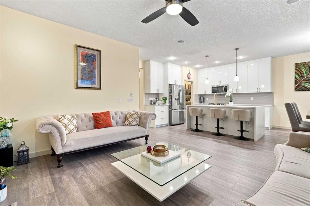 279 Copperpond Circle Se, Calgary, AB