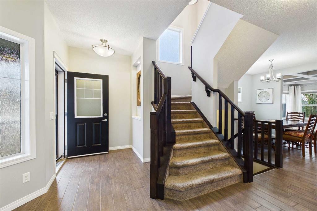 8 Sage Bank Road Nw, Calgary, AB