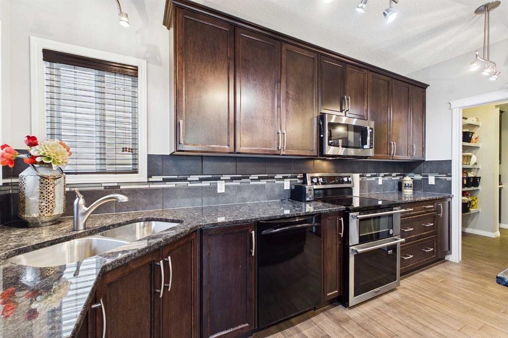 8 Sage Bank Road Nw, Calgary, AB