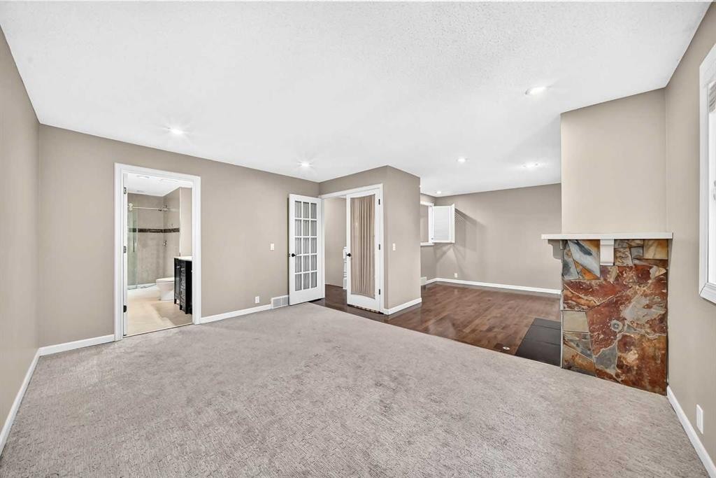 25-448 Strathcona Drive Sw, Calgary, AB