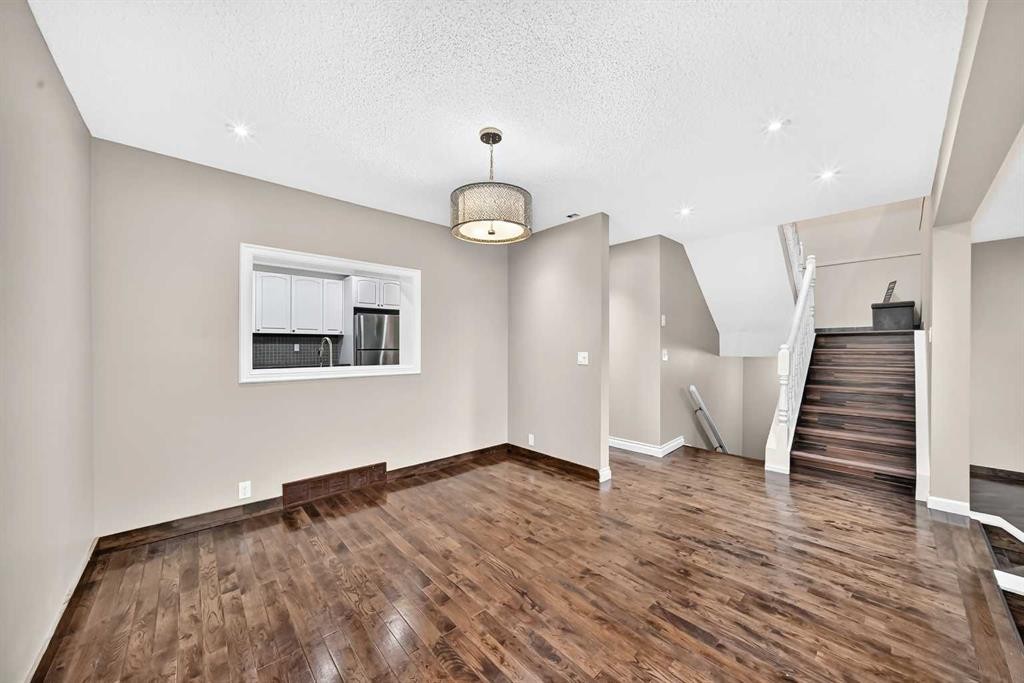 25-448 Strathcona Drive Sw, Calgary, AB