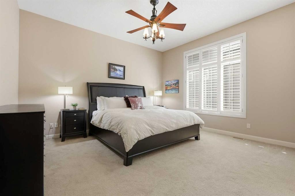 37 Cranbrook Heights Se, Calgary, AB